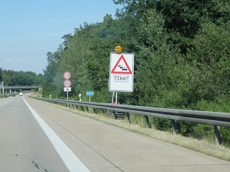 Autobahnverkehr am 22. August: Vor Abfahrt live prüfen