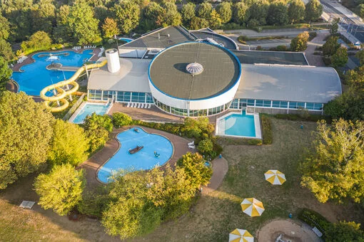 Leverkusen: Freizeitbad bleibt zu, Freibad länger offen