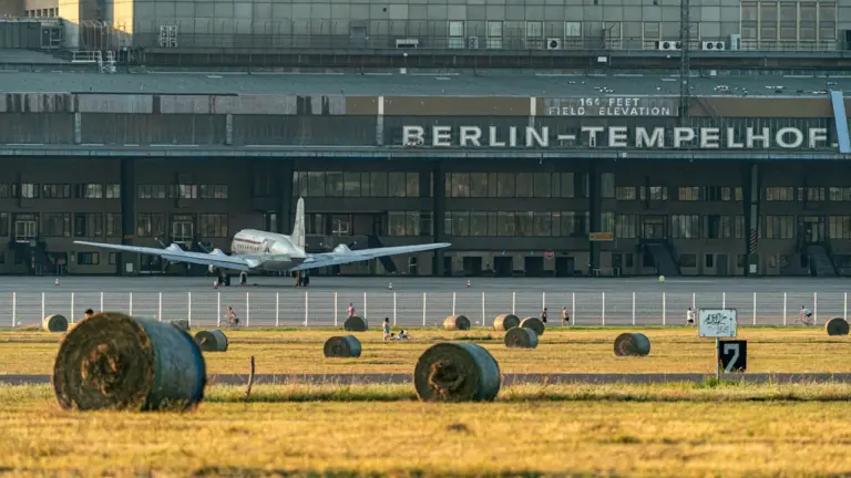 9. September 1948: Reuters Appell macht Berlin zum Symbol