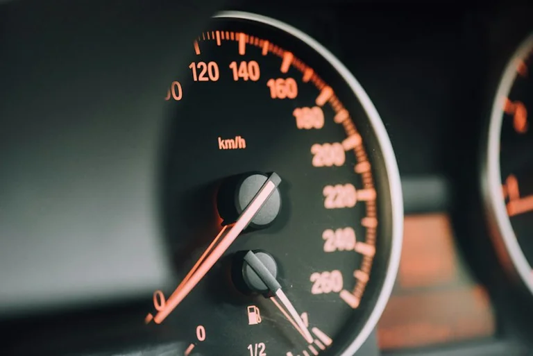 Benzin und Diesel sparen: So sinkt der Verbrauch im Alltag
