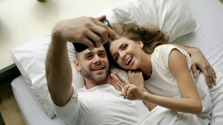 Bildschirm am Abend: So wird die Schlafroutine ruhiger