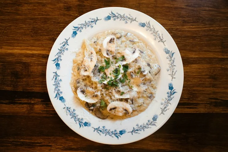 Pilz-Risotto mit Champignons: Cremig ohne Dauer-Rühren