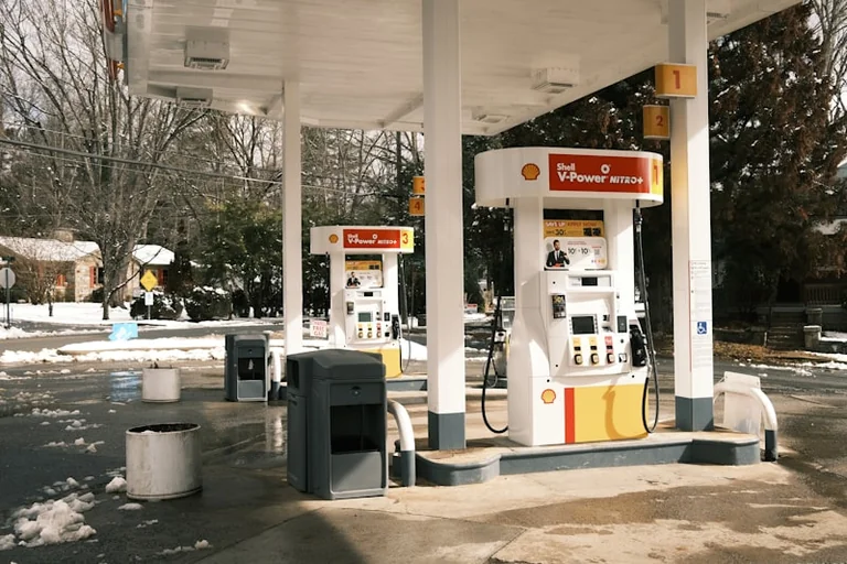 Sonntag tanken: Preise vergleichen, Umwege rechnen, E10 prüfen