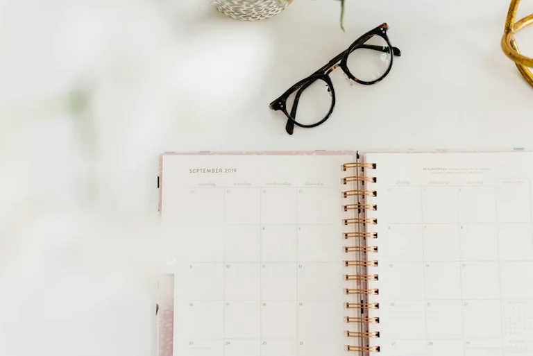 Sonntags planen: Die 20-Minuten-Routine für eine ruhigere Woche