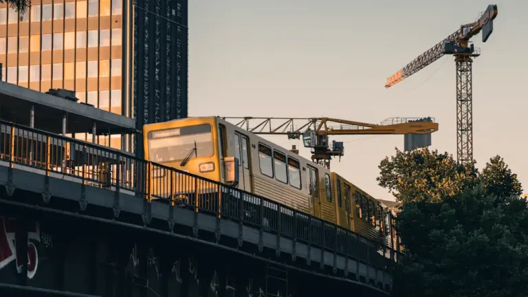 Bahnreisen am Wochenende: So prüfen Sie Baustellen und Ausfälle