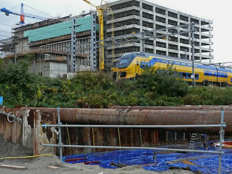 Bahnreisen am Wochenende: So prüfen Sie Baustellen und Ausfälle