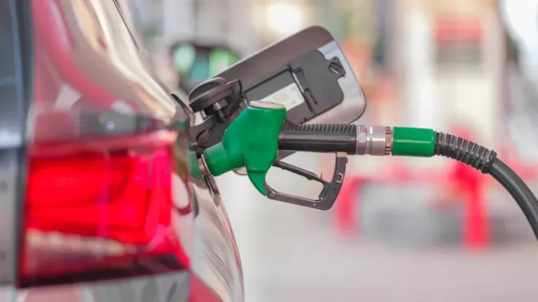 Spritpreise vor der Herbstfahrt: So lohnt sich der Tankstopp